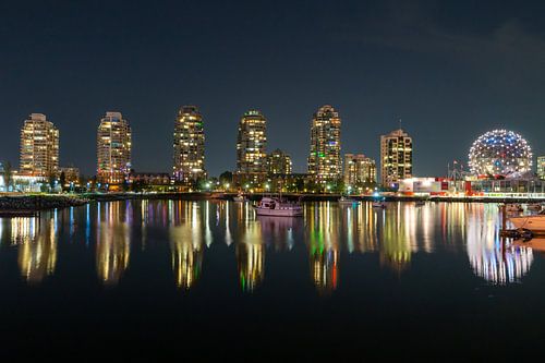 Nachtaufnahme der Skyline von Vancouver