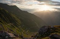 Zonsopkomst met uizicht op de Stelviopass in noord Italië van Bastiaan Veenstra thumbnail
