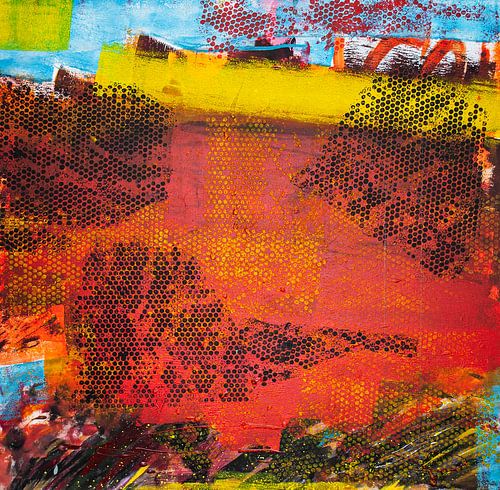 Fantasy Black honeycomb pattern on red background