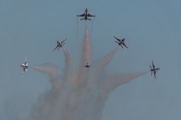 U.S. Air Force Thunderbirds "Bomb Burst&quot ;. sur Jaap van den Berg