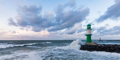 Sturm in Warnemünde an der Ostsee von Werner Dieterich