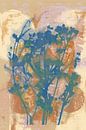 Blauwe bloemen op licht terracotta. Moderne botanische kunst. van Dina Dankers thumbnail