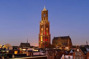 Stadtbild von Utrecht mit rot-weißem Domturm, Foto 4