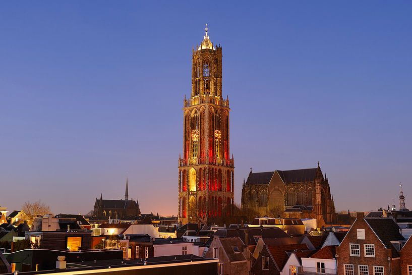 Paysage urbain d'Utrecht avec la tour Dom rouge et blanche, photo 4 par Donker Utrecht