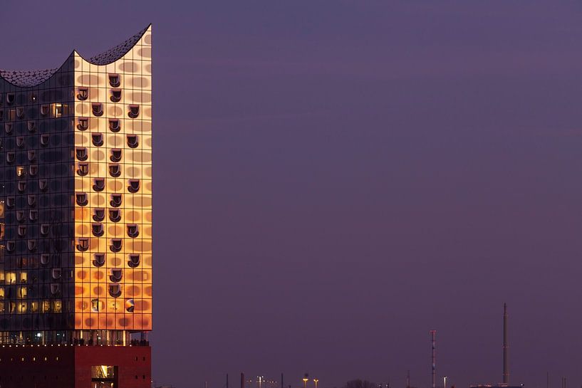 Elbphilharmonie bei Abenddämmerung, Hamburg von Torsten Krüger