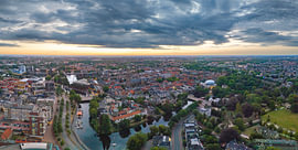 Zwolle aus der Vogelperspektive bei einem Sommer-Sonnenaufgang von Sjoerd van der Wal Fotografie