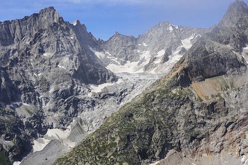 De TMB rond de Mont Blanc: een spectaculaire langeafstandswandelroute door Frankrijk, Italië en Zwitserland - vol gletsjers, bergtoppen, alpenweiden en prachtige bergmomenten.