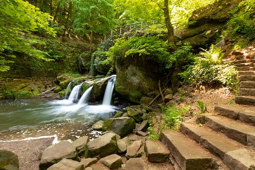 Wasserfall und Treppe Luxemburg von Berdien van Drogen