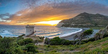 Zonsondergang aan de westkust van Corsica van Denis Feiner