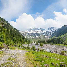 Wandelpad in het Stilluptal langs het watervalpad van SusaZoom