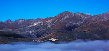 Castelluccio am Pian Grande (Umbrien, Italien) von Peter Broer