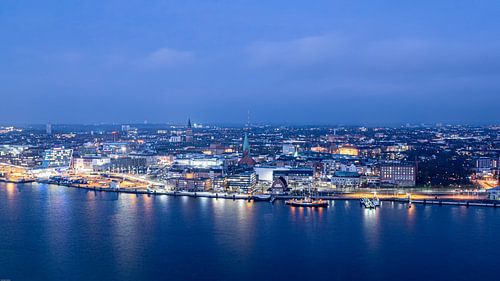 Blaue Stunde über Kiel