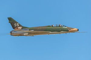 Vorbeiflug der North American F-100F Super Sabre während der Wings over Houston Airshow im Jahr 2014