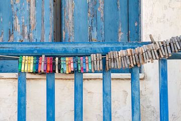 Wäscheklammern auf einer Leine von Katho Menden