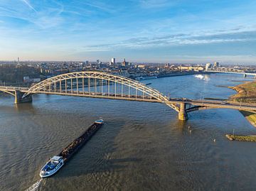 Nijmegen Waalbrug over de Waal tijdens zonsopkomst van Sjoerd van der Wal Fotografie