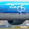 KLM Boeing 777-200 passagiersvliegtuig. van Jaap van den Berg