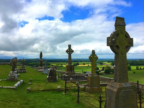 Rots van Cashel met hoge kruizen in Ierland