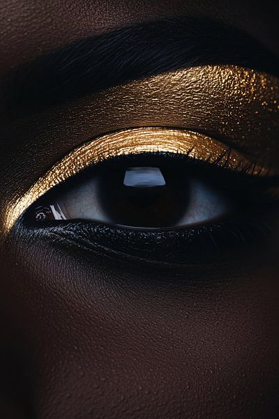 Close-up oog met gouden make-up van Art & Soul Creations