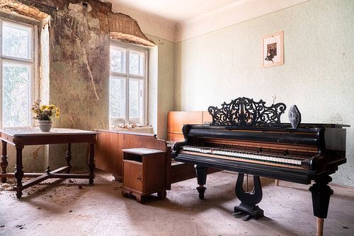 Beau piano abandonné.