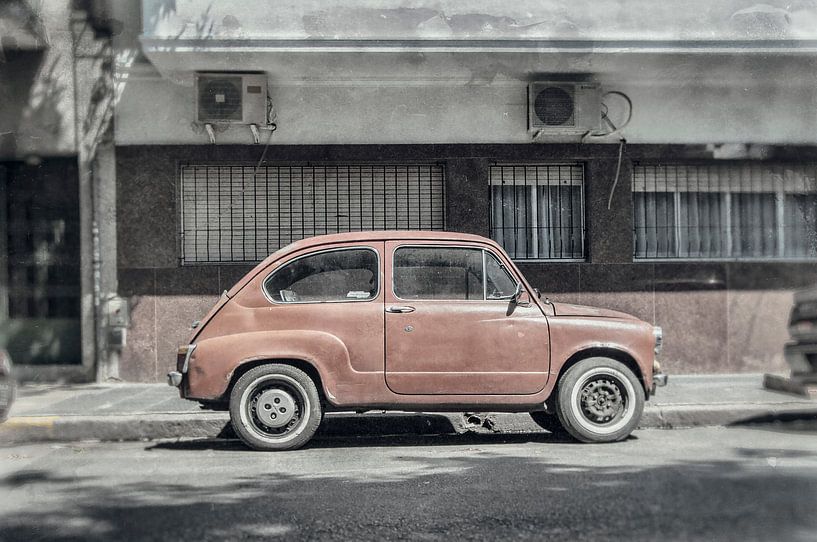 Oude Fiat 500 in Buenos Aires Argentinie van Ron van der Stappen