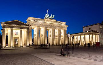 Berlin, Brandenburger Tor in der blauen Stunde von Frank Herrmann