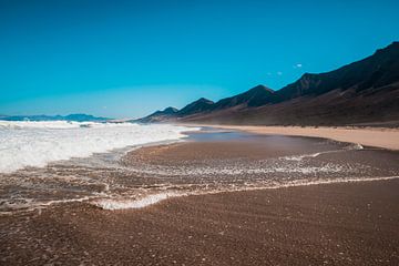 Verlaten strand van Dustin Musch