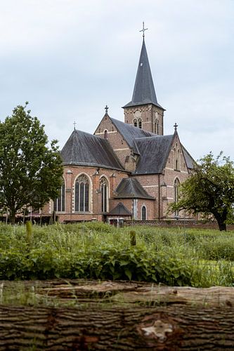 Dirigeant - Église au milieu