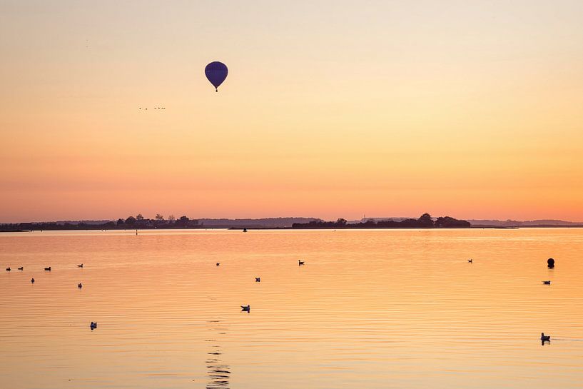 Ballon über dem Veere-See von Rob Boon