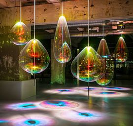 Lichtkunst mit Farbe auf dem Industriegelände