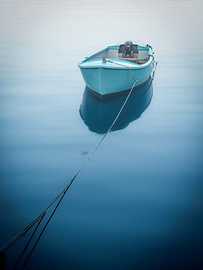 A turquoise fishing boat in Tobermory