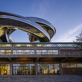 Der Tornado, auf dem Dach des FENIX-Museums von Leon Okkenburg