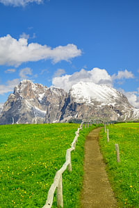 Weg über den Seiser in den Dolomiten