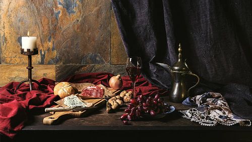 Stillleben mit Wein und Tapas