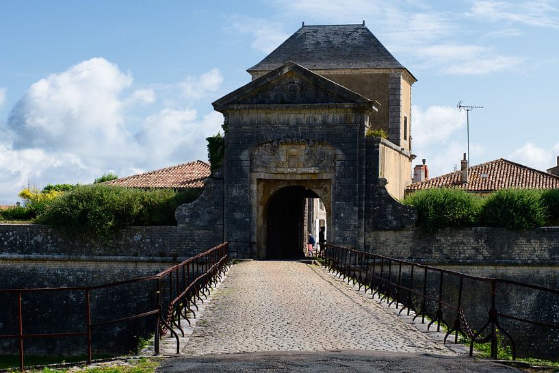 porte des campani during the summer by Youri Mahieu