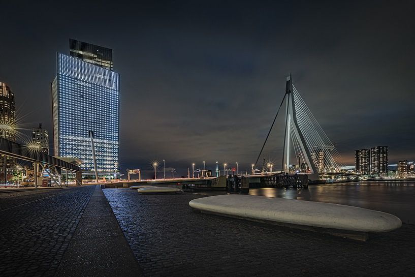 Das Kop van Zuid in Rotterdam und die Erasmus-Brücke von Original Mostert Photography
