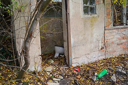 oud gedeelte van gebouw met toilet in Halle Saale in Duitsland