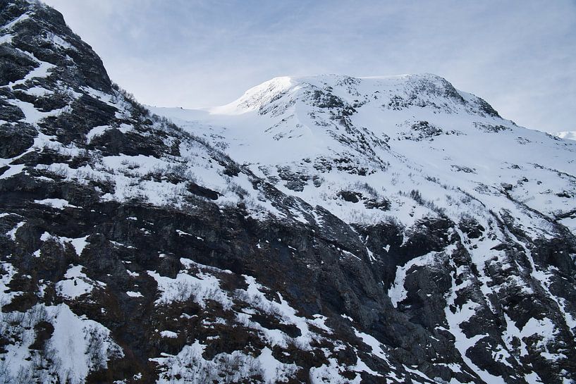 Norwegian high mountains, snow-covered mountains and landscape by Martin Köbsch