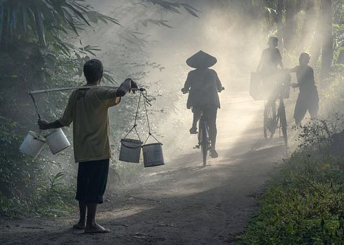 Fiets in de mist van Anges van der Logt