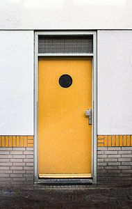 Gelbe Tür von Karlijne Geudens