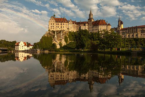Regenboog op kasteel Sigmaringen - Magie over de Donau
