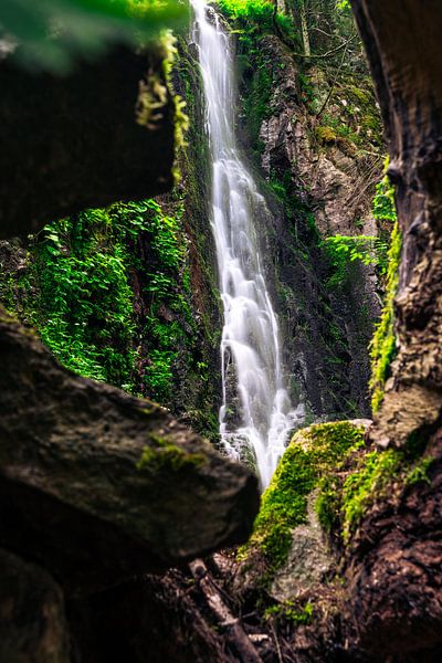 Burgbachwasserfall eingerahmt von Christian Klös