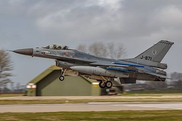 Royal Air Force F-16 Fighting Falcon (J-871). by Jaap van den Berg