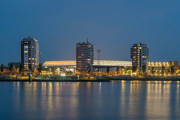 Het schitterende Feijenoord Stadion in Rotterdam tijdens het blauwe uurtje van MS Fotografie | Marc van der Stelt