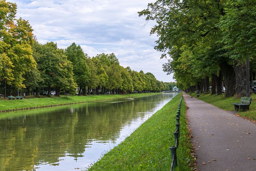 Promenade le long du canal de Nymphenburg à Munich par Peter Baier