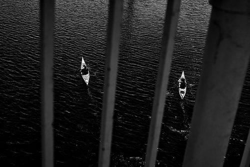 kajakken vanaf de brug   