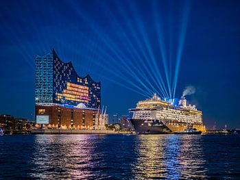 2017-06-01 Elbphi und Mein Schiff 6 Taufe