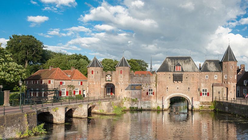 Koppelpoort in Amersfoort van Peter Schütte