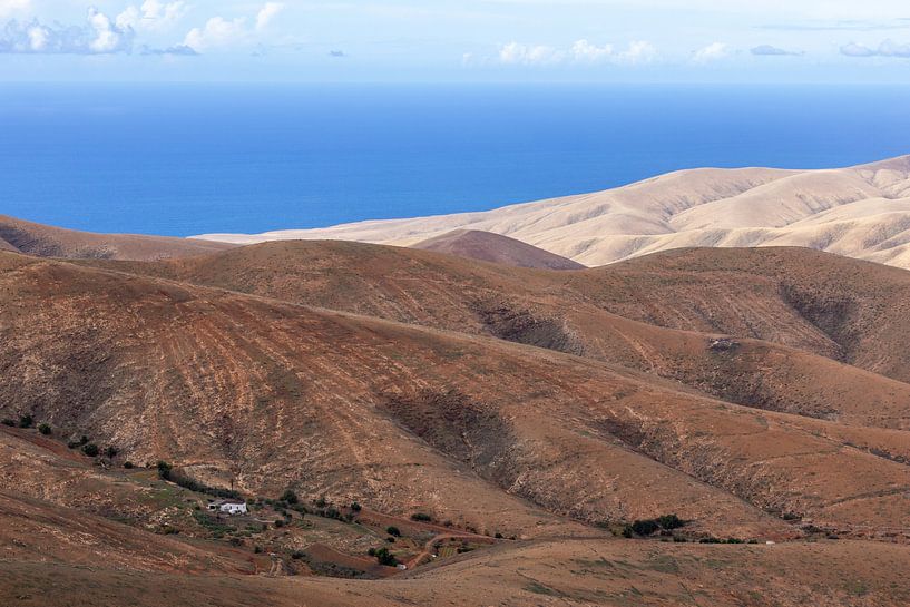 Panoramisch uitzicht vanaf het uitkijkpunt Mirador Morro Velosa op Fuerteventura van Reiner Conrad