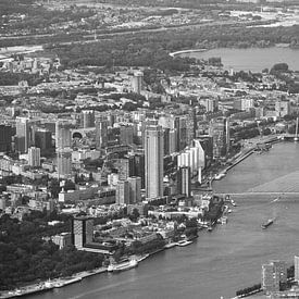 Skyline von Rotterdam aus der Luft (schwarz-weiß) von Clint Steegman