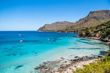 Blauwe zee van Mallorca van Dayenne van Peperstraten